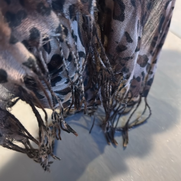 Leopard print scarf - animal print - Picture 4 of 4